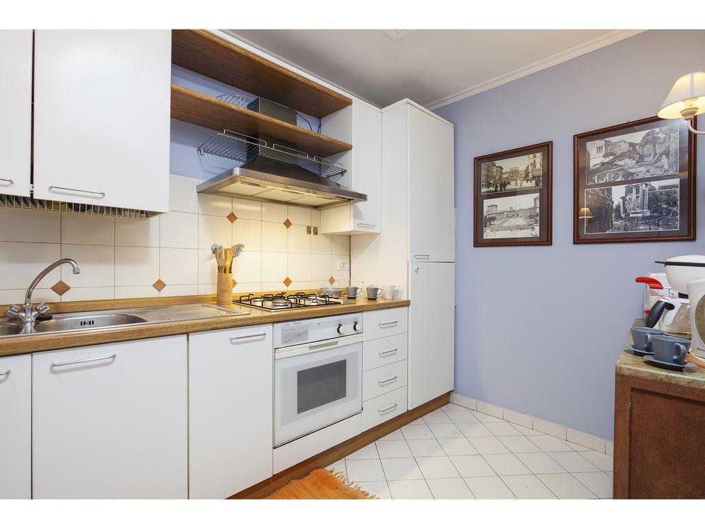 Apartment Via Giulia Rome