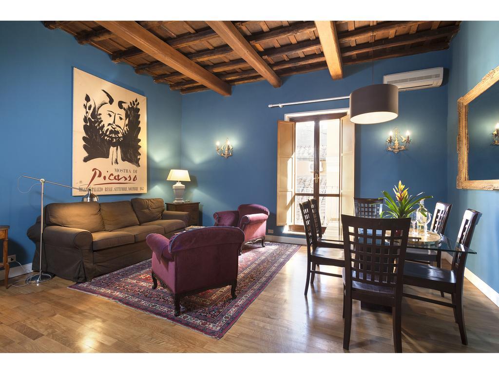 Apartment Via Giulia Rome