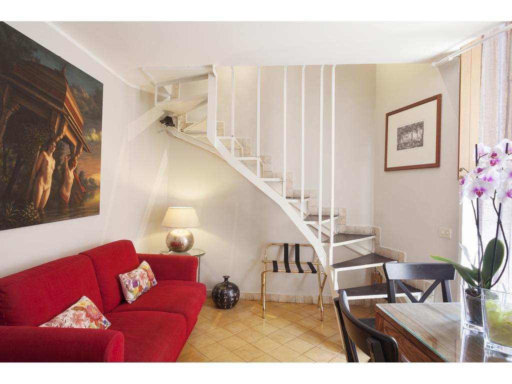 Apartment Via Giulia Rome